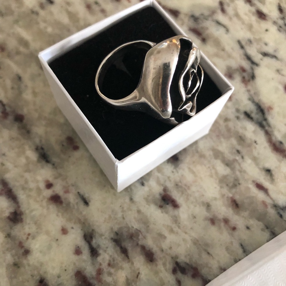 Silver rose ring - Picture 2 of 4